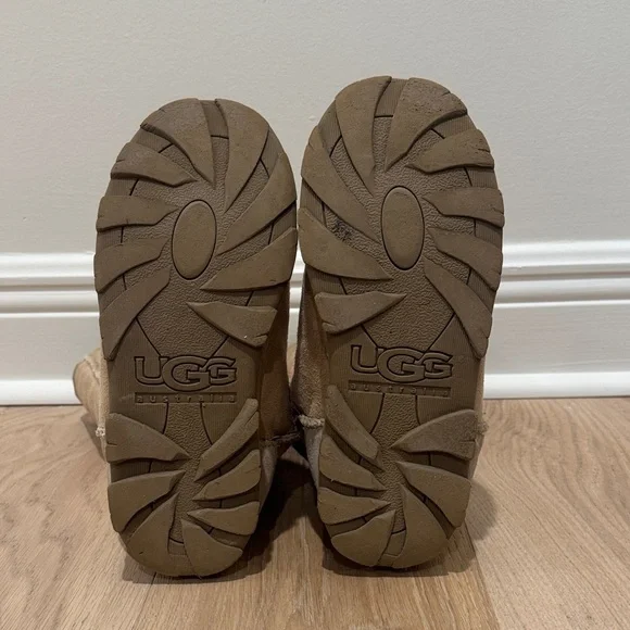 UGG Women's Tan Suede Winter Boots - Picture 4 of 6